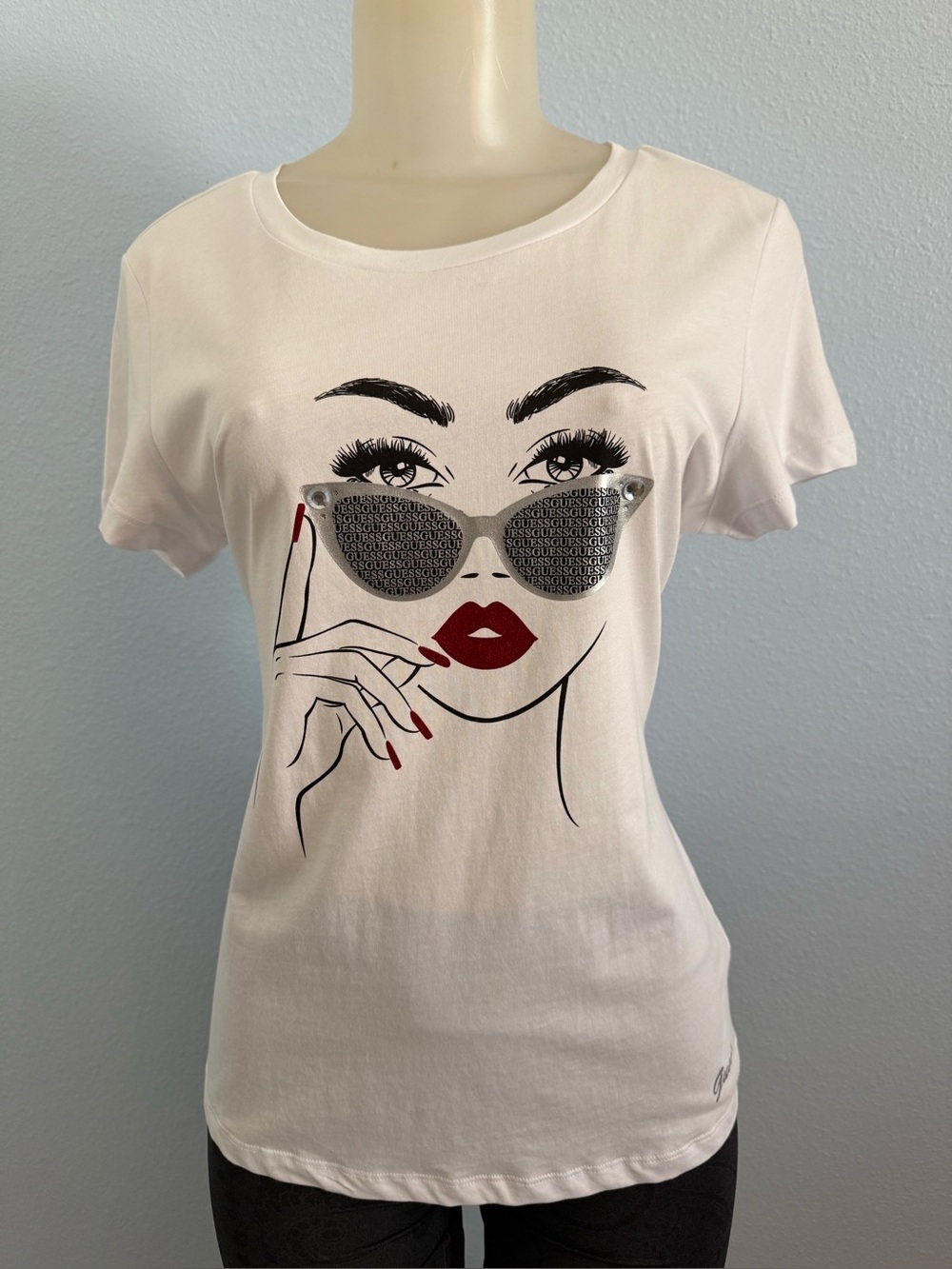 Guess White Tee with Graphic Face, Red Lips & Nails. New with tags Size L